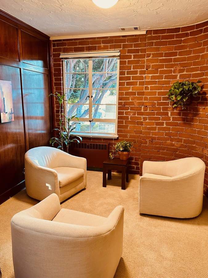 Depth Emergence — Psychotherapy in 2nd St, Los Angeles