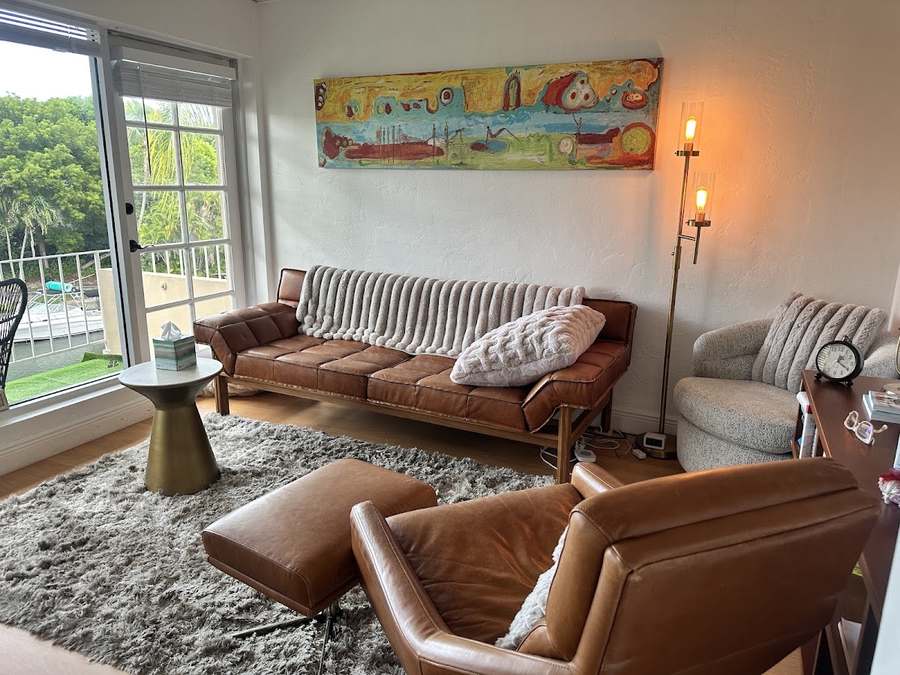Gretchen Suarez Psychoanalyst/Psychotherapist — photo 1